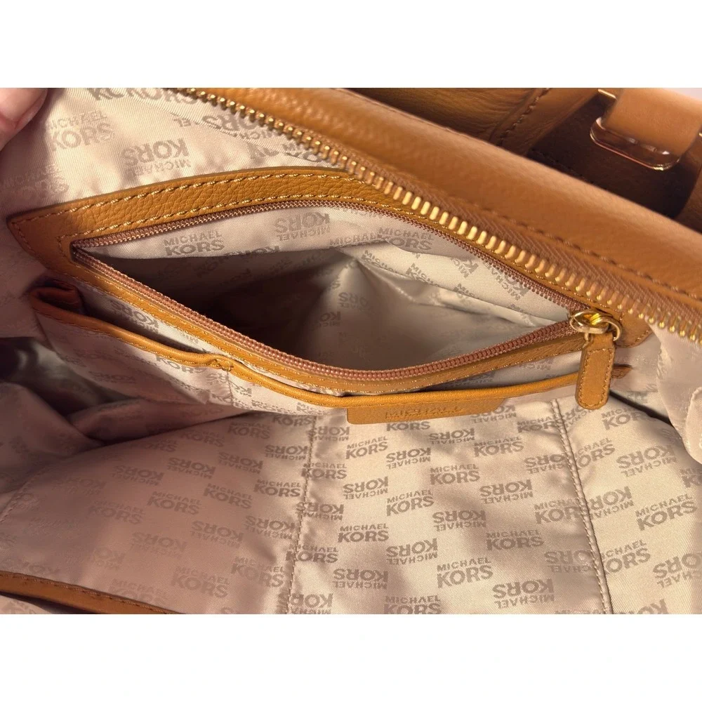 Michael Kors leather shoulder bag with 3 main sections 4 slip, 2 zip pockets EUC